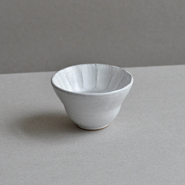 Nom Living - Stoneware Curve Condiment Bowl, Mini Facet close-up