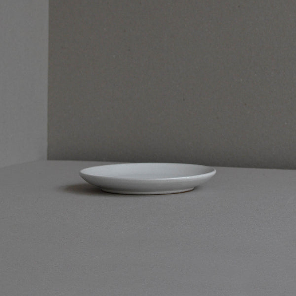 Nom Living - Stoneware Dessert Plate, Snow White, Angle