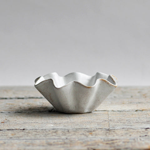 Small Ruffled Bowl, Snow White