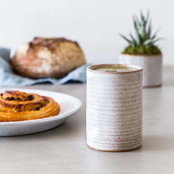 Nom Living Stoneware Round Beaker Snow White Holly